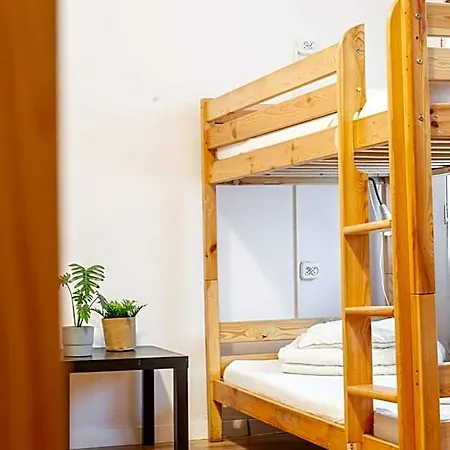 Hostel Target *
